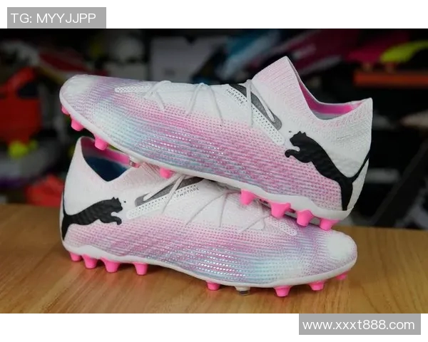 外国球星亲测足球鞋性能独家视频 真实反馈与实战表现分析